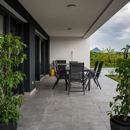 Altura- Luxury Hiltop Retreat With Panoramic View & Teracce Villa *