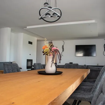 Altura- Luxury Hiltop Retreat With Panoramic View & Teracce *