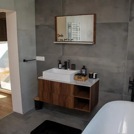 Altura- Luxury Hiltop Retreat With Panoramic View & Teracce *