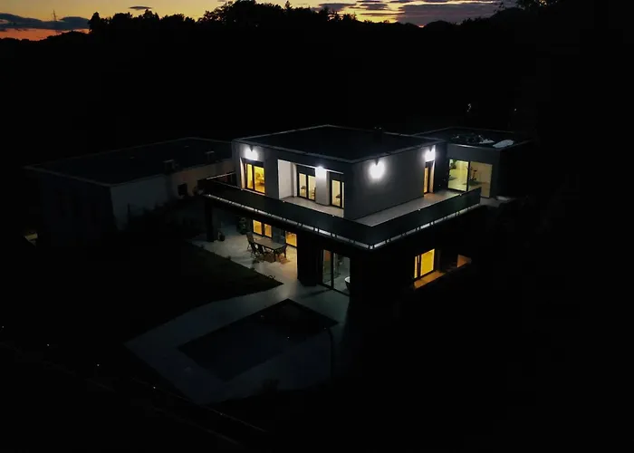 Altura- Luxury Hiltop Retreat With Panoramic View & Teracce Villa *