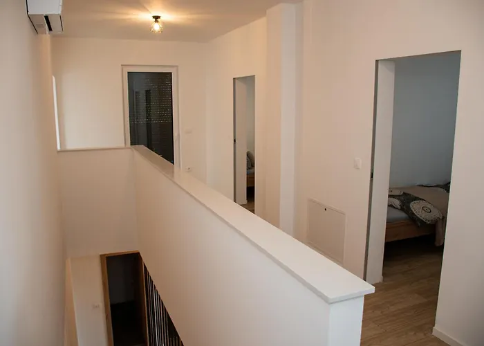 Altura- Luxury Hiltop Retreat With Panoramic View & Teracce *