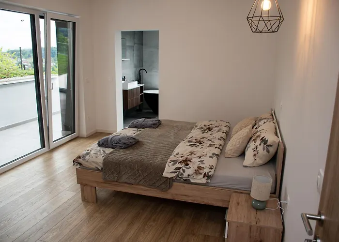 Altura- Luxury Hiltop Retreat With Panoramic View & Teracce 빌라 로가스카슬라티나