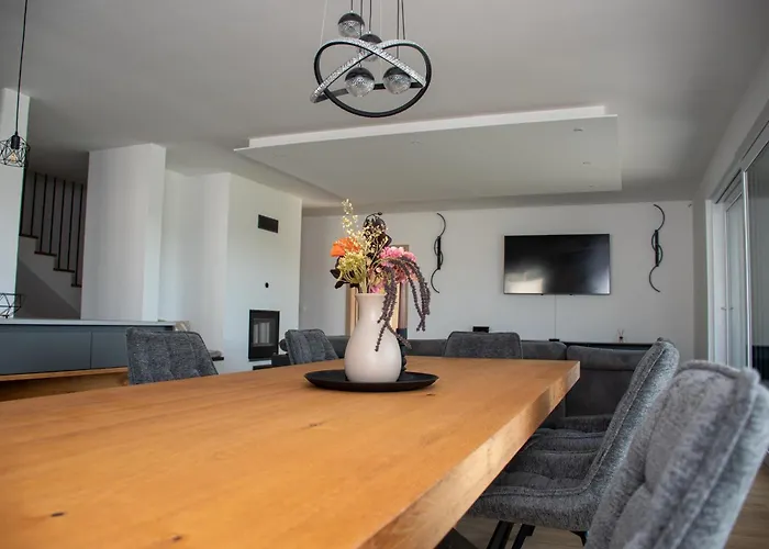 Altura- Luxury Hiltop Retreat With Panoramic View & Teracce *