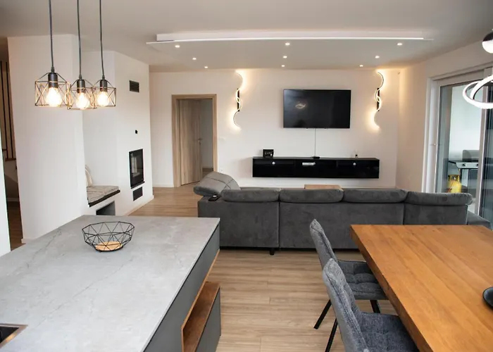 Altura- Luxury Hiltop Retreat With Panoramic View & Teracce *